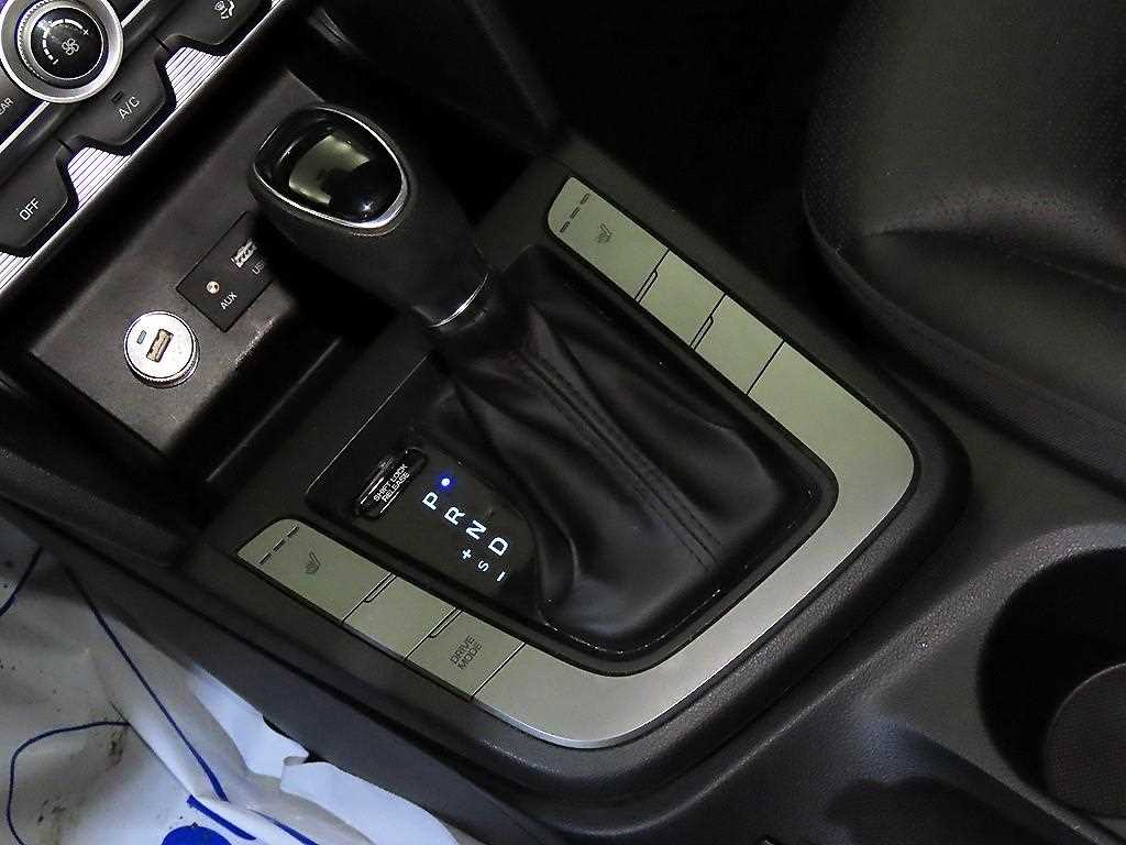 HYUNDAI Avante - Vista 12