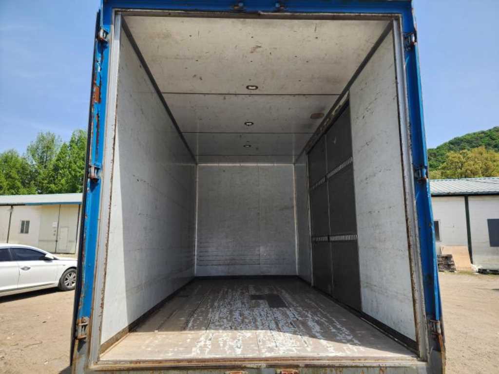 medium and large cargo truck - Vista 5