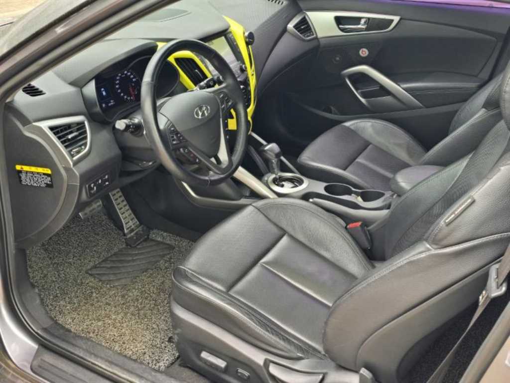 HYUNDAI Veloster - Vista 6