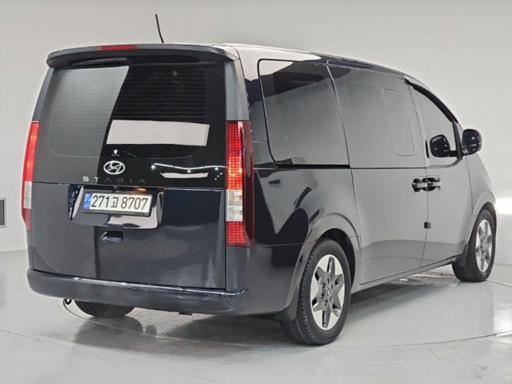 HYUNDAI Staria - Vista 3