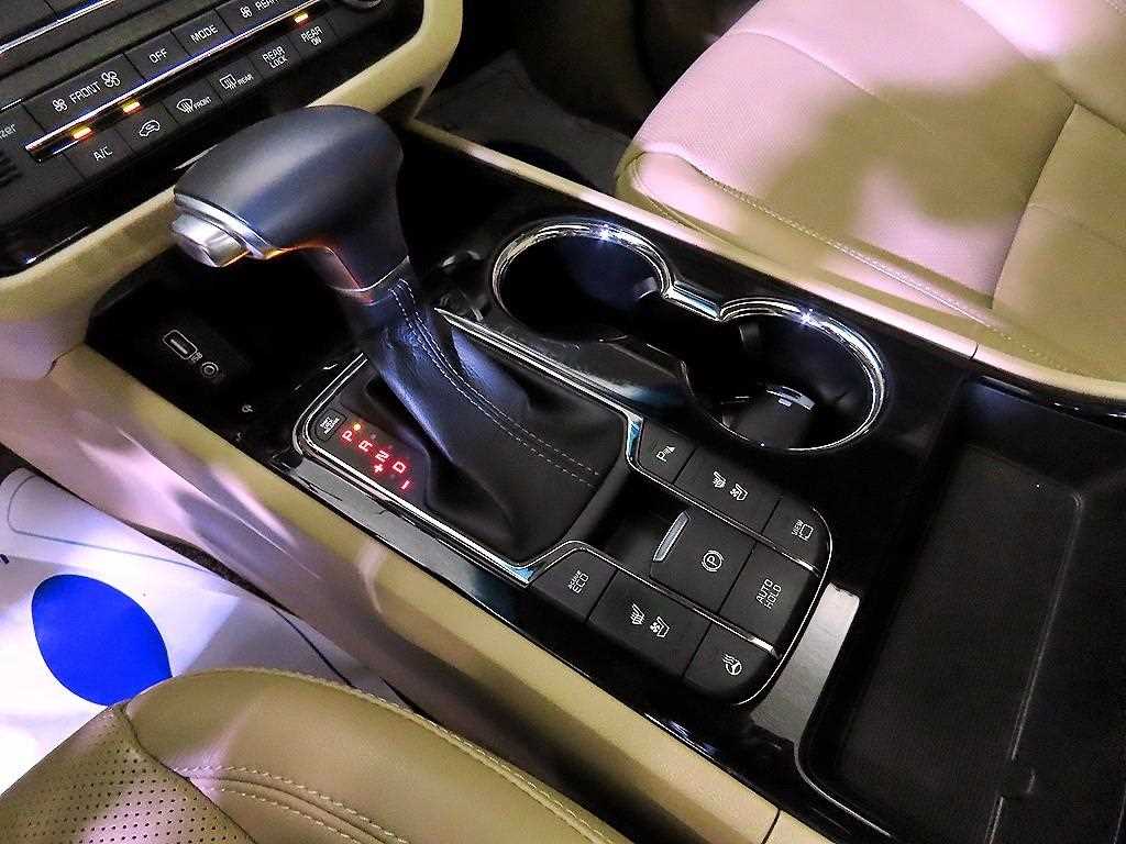 KIA Carnival - Vista 12