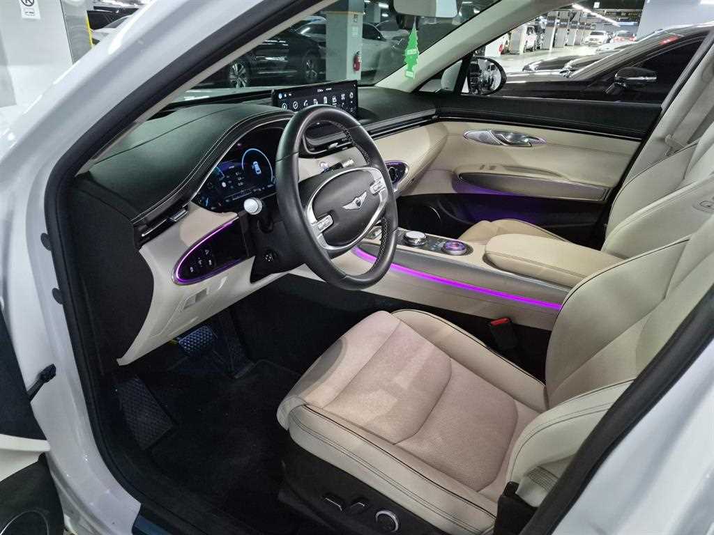 Genesis GV70 - Vista 8
