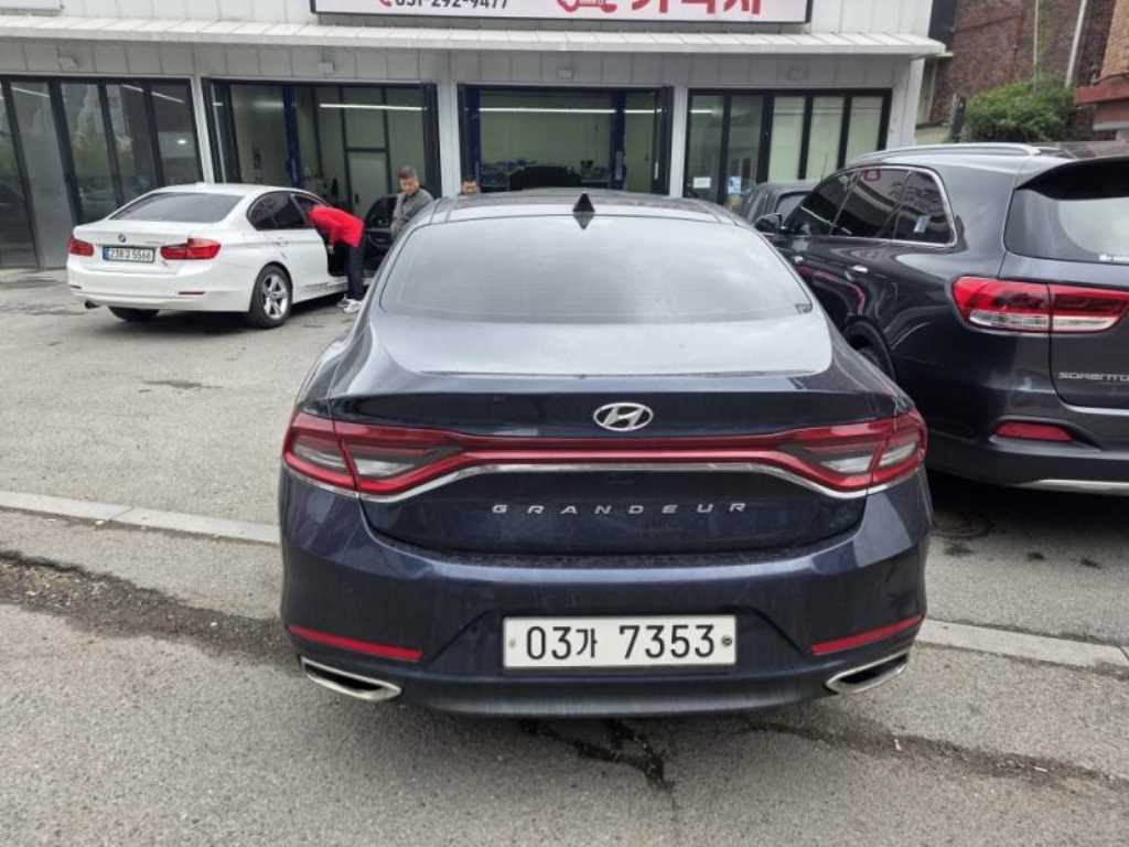 HYUNDAI Grandeur - Vista 3