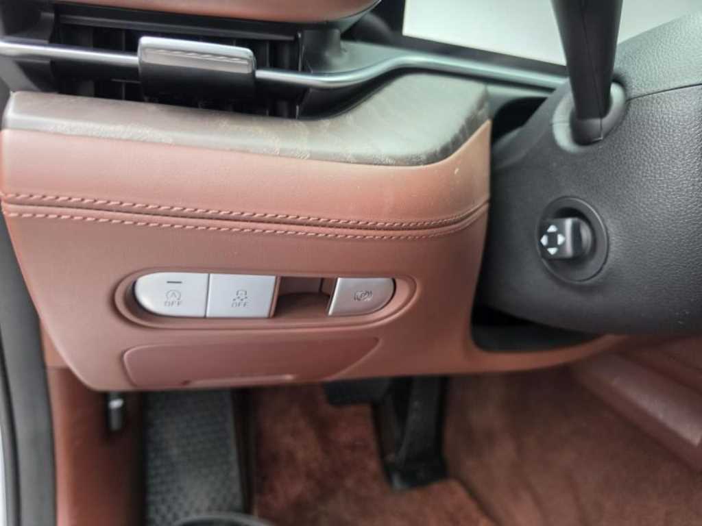 Genesis G90 - Vista 6