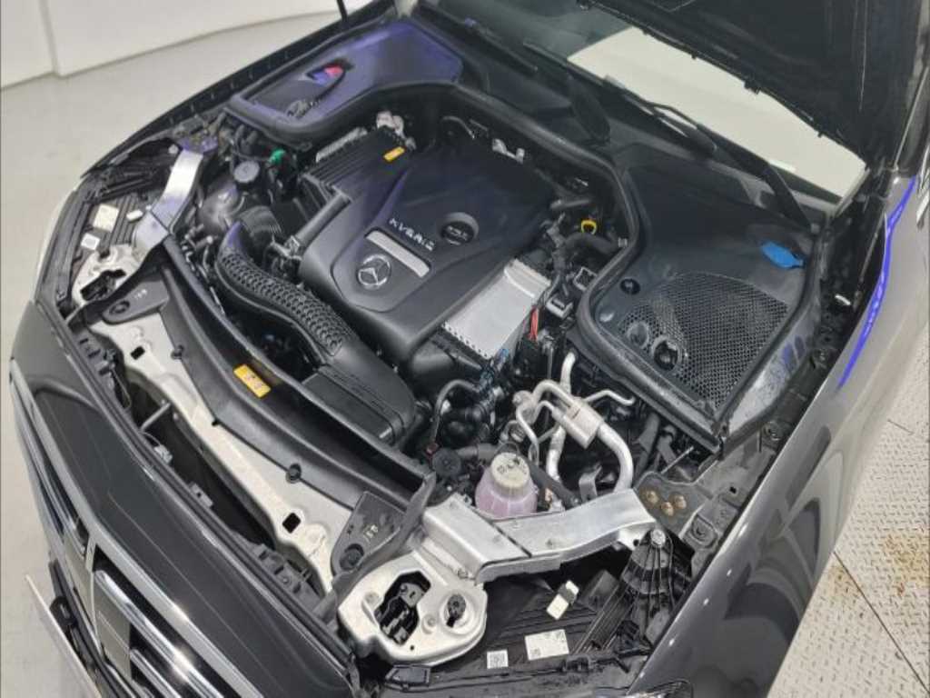 Mercedes Benz E class - Vista 6