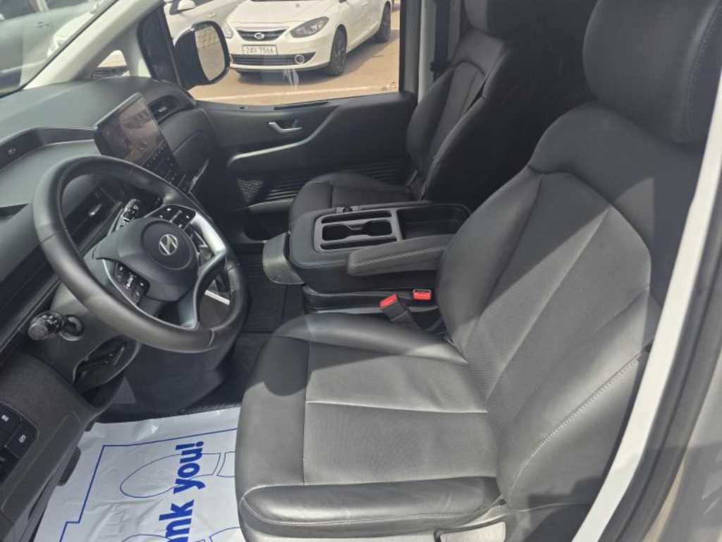 HYUNDAI Staria - Vista 9