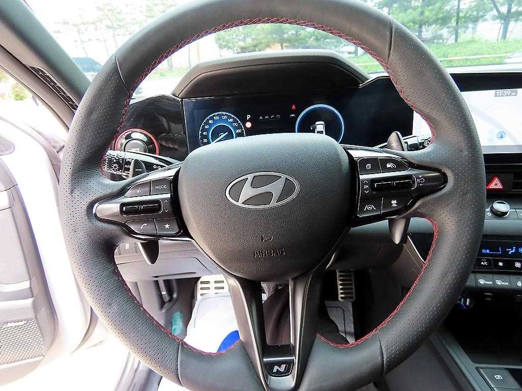 HYUNDAI Avante - Vista 8