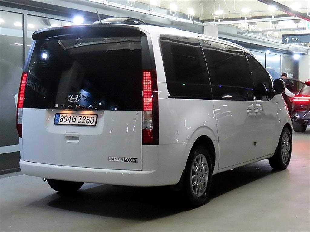 HYUNDAI Staria - Vista 4