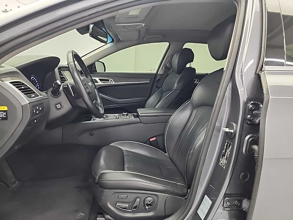 HYUNDAI Genesis - Vista 11