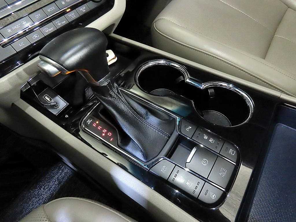 KIA Carnival - Vista 12