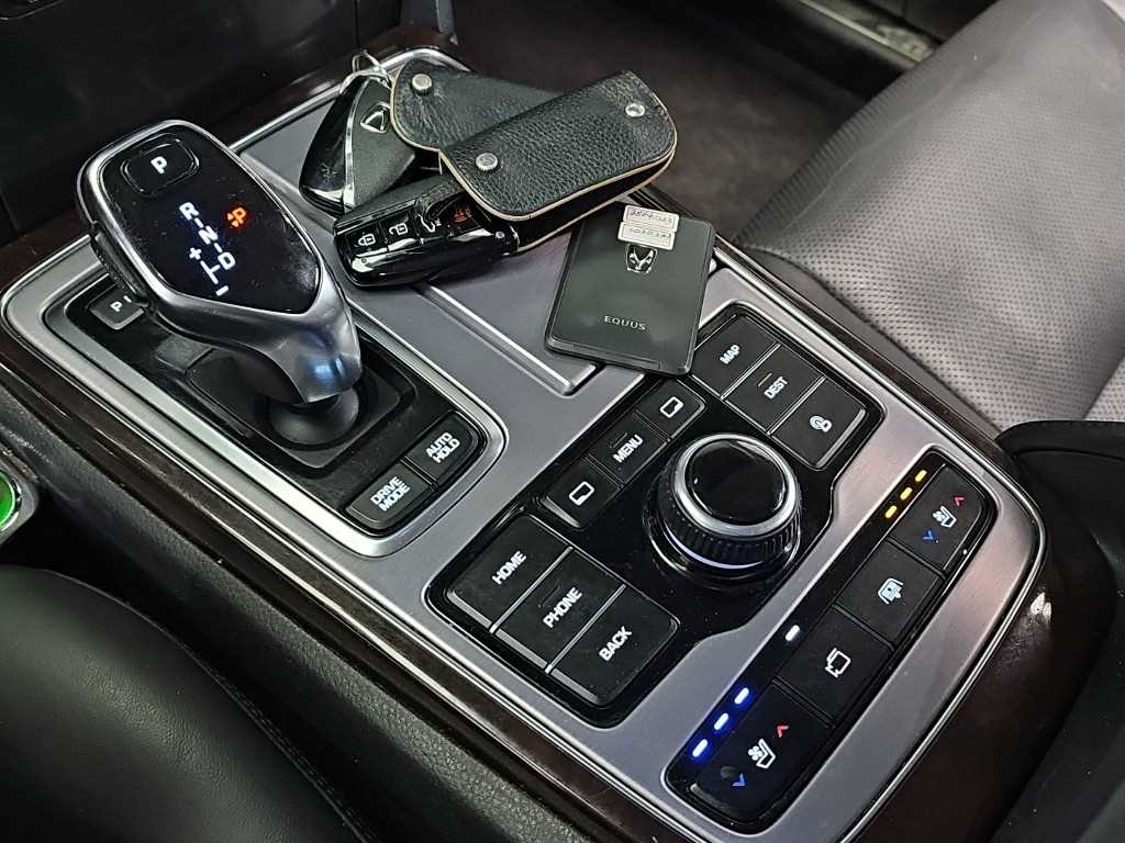 HYUNDAI Equus - Vista 8