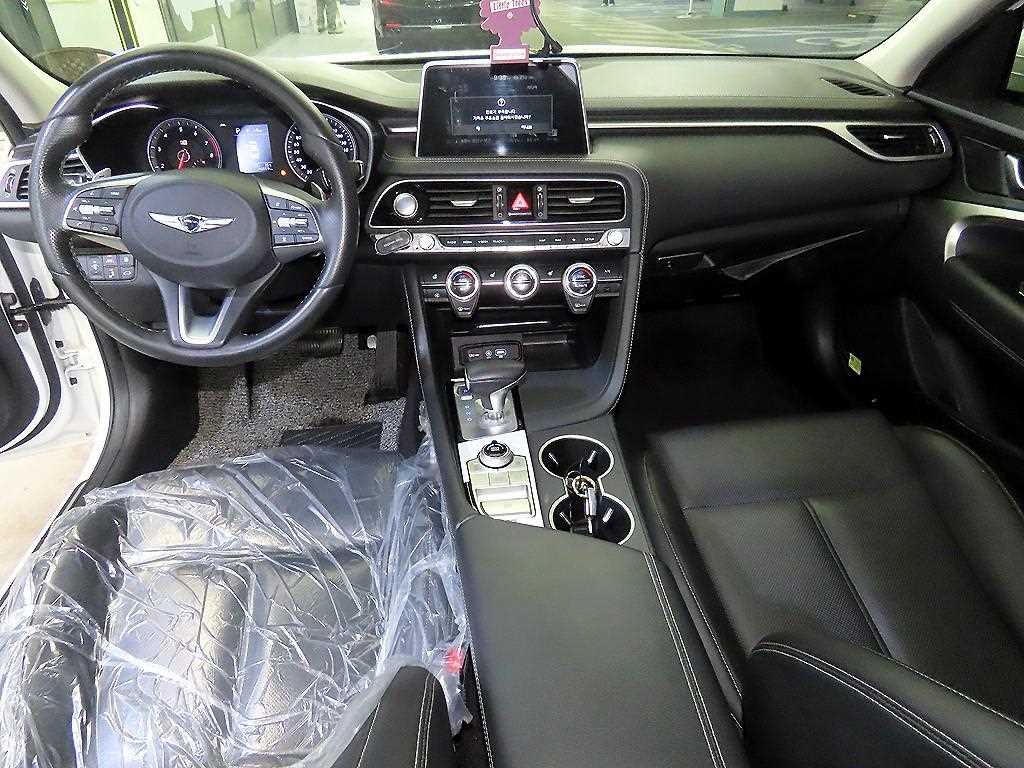 Genesis G70 - Vista 10