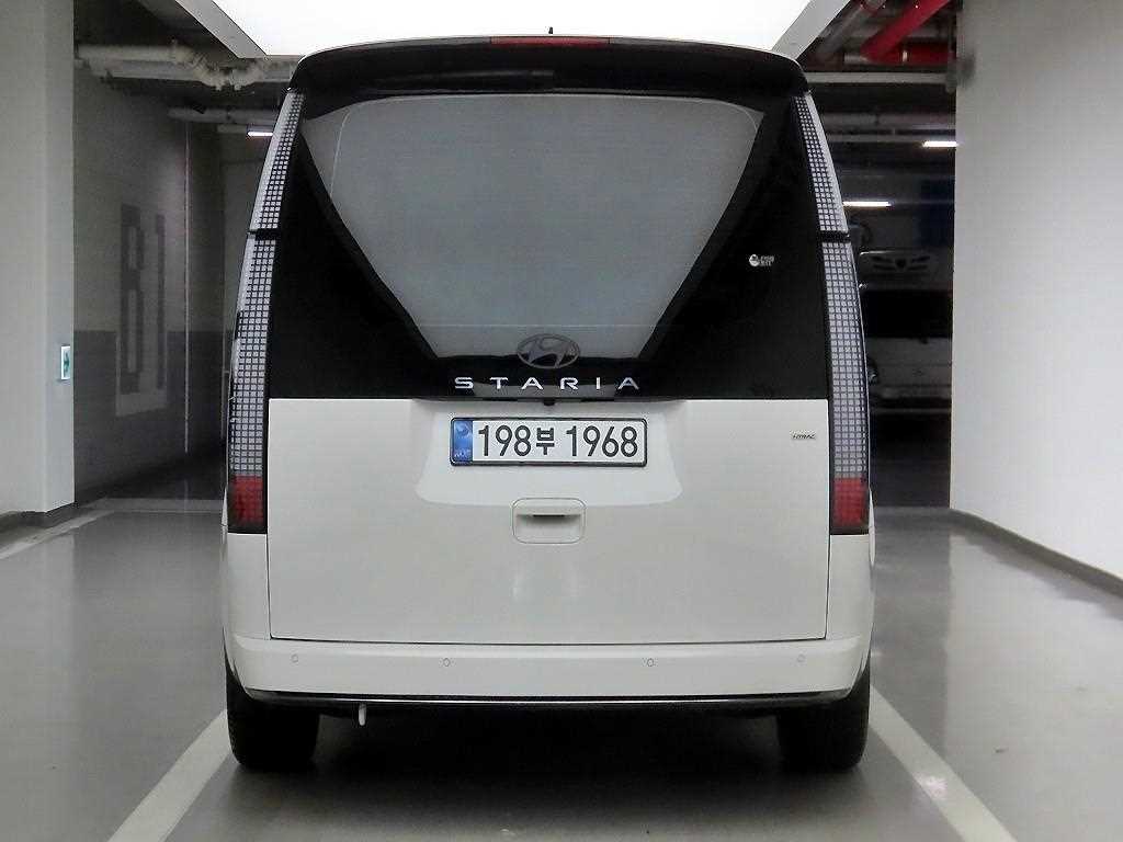 HYUNDAI Staria - Vista 3