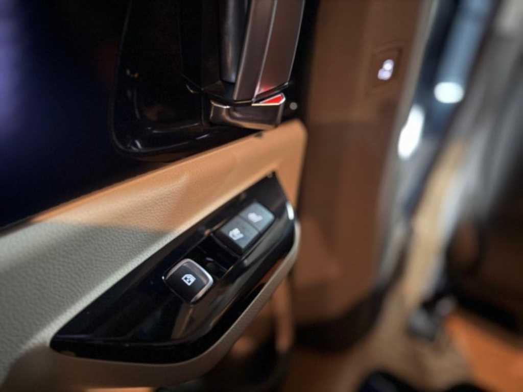 KIA Carnival - Vista 12