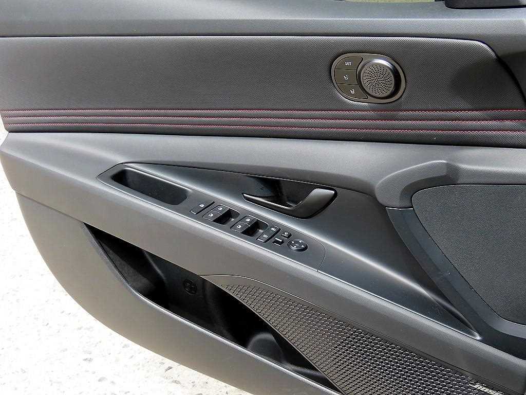 HYUNDAI Avante - Vista 11