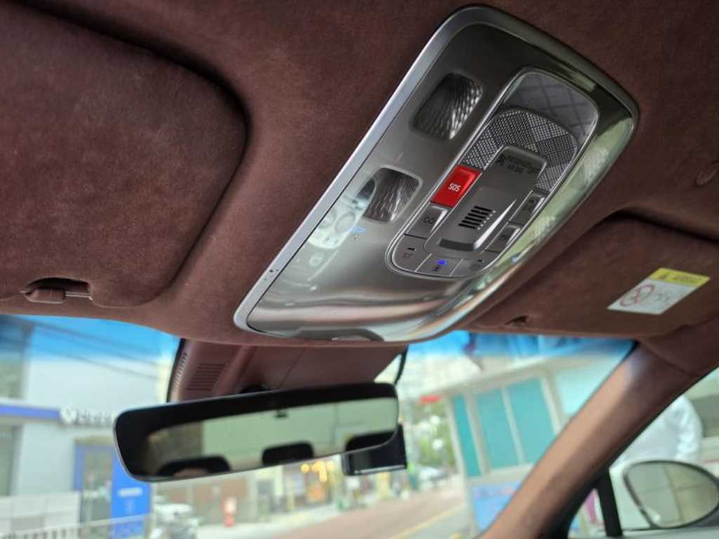 Genesis G90 - Vista 8