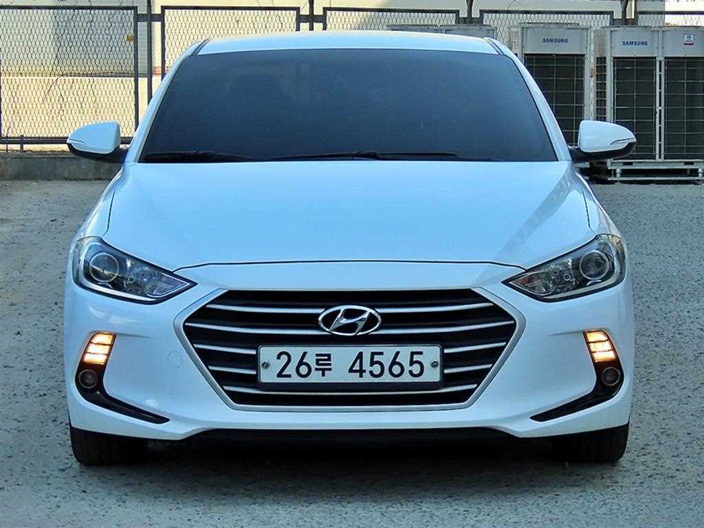 HYUNDAI Avante 2018 Blanco - Importación desde Corea - HF Imports Iquique - Foto 1