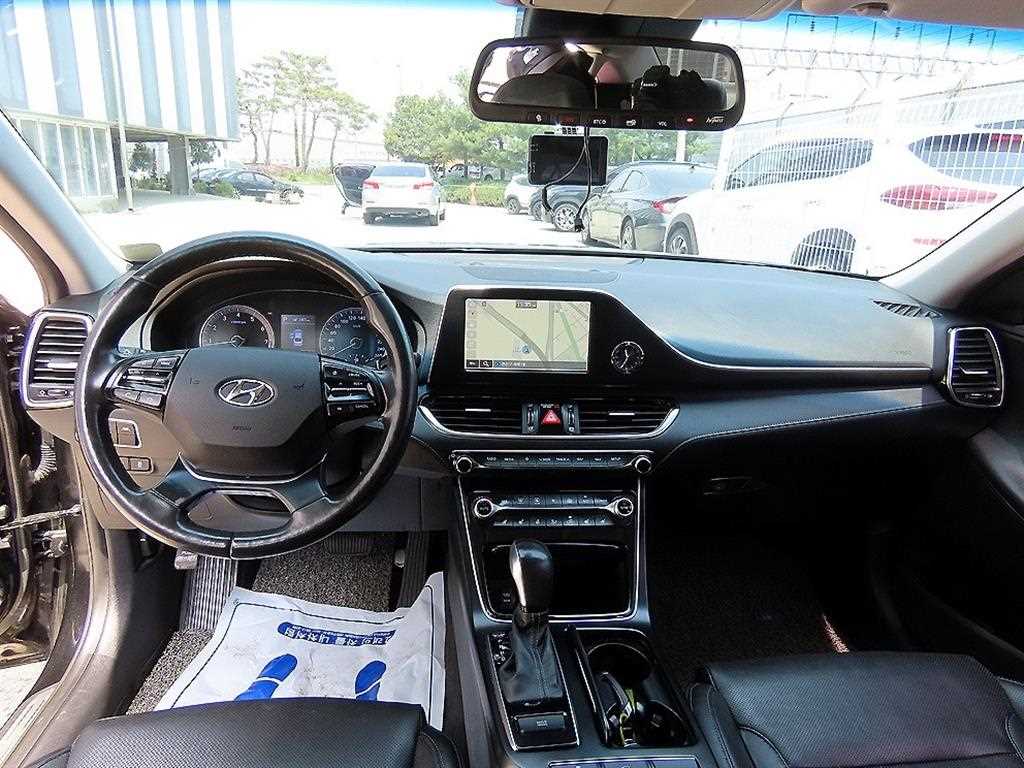 HYUNDAI Grandeur - Vista 7