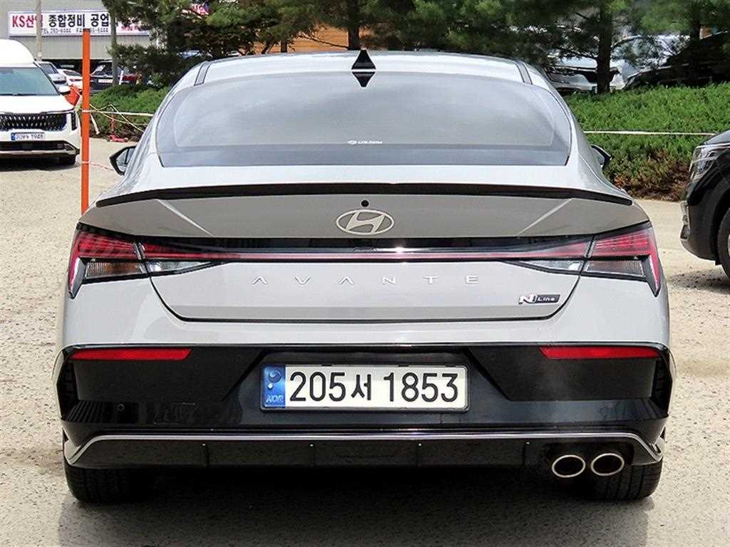 HYUNDAI Avante - Vista 4