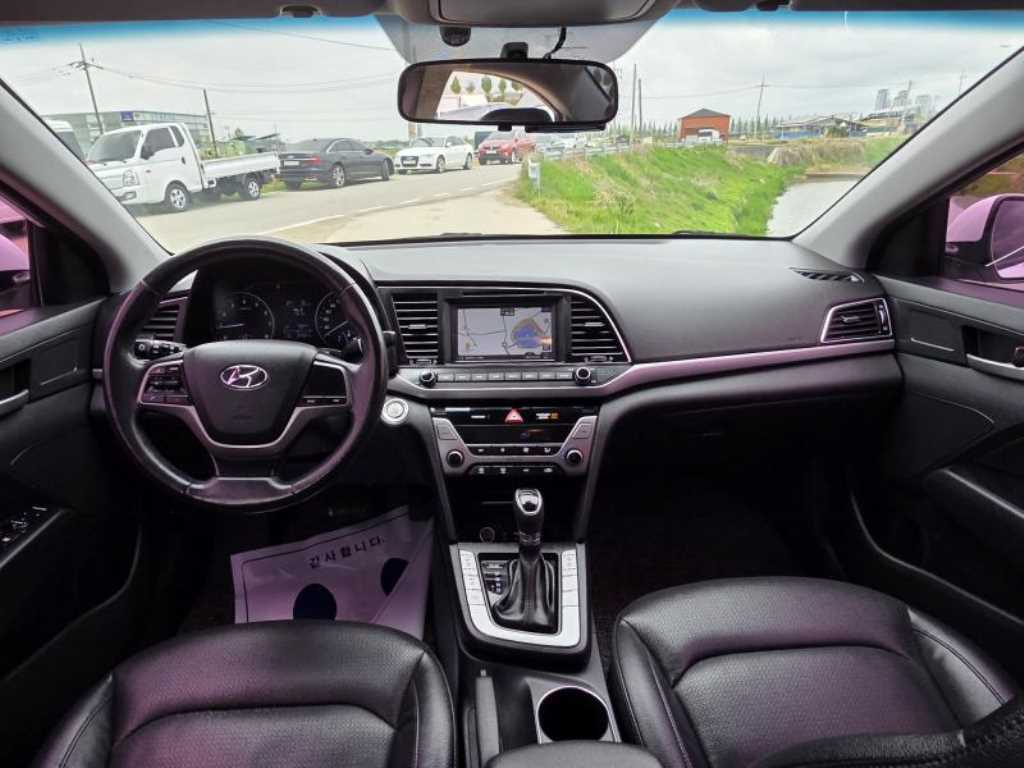 HYUNDAI Avante - Vista 7