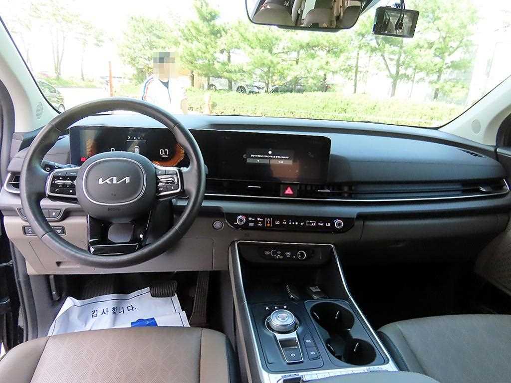 KIA Carnival - Vista 8