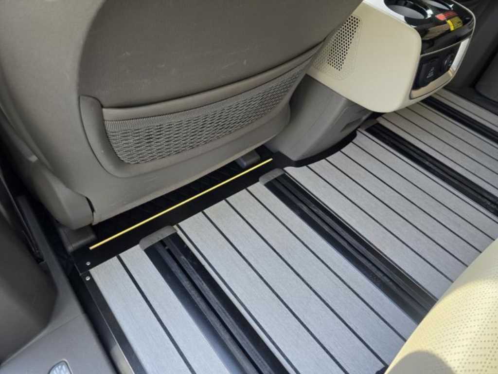 KIA Carnival - Vista 12