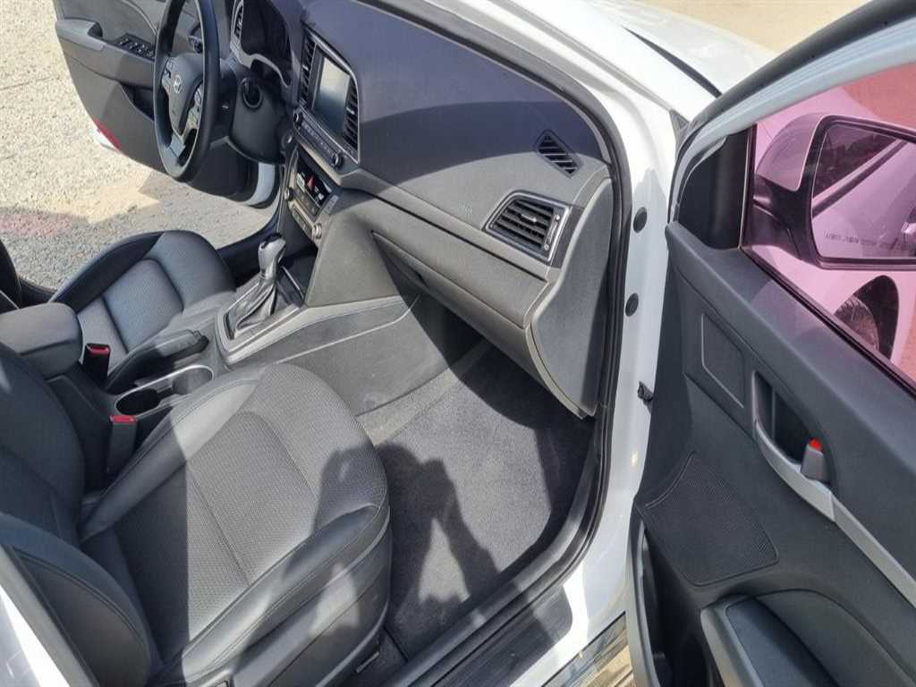 HYUNDAI Avante - Vista 11