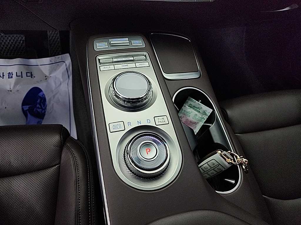 Genesis GV70 - Vista 8