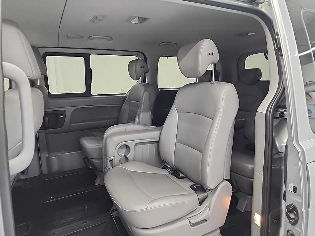 HYUNDAI Starex - Vista 12