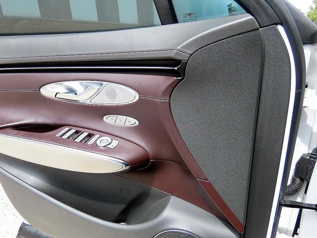 Genesis GV70 - Vista 11