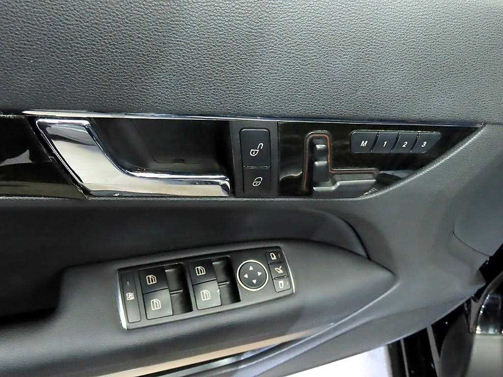 Mercedes Benz E class 2011 Negro - Importación desde Corea - HF Imports Iquique - Foto 17