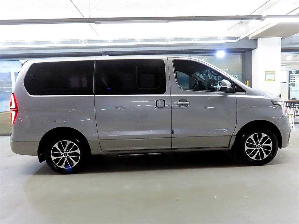 HYUNDAI Starex - Vista 3