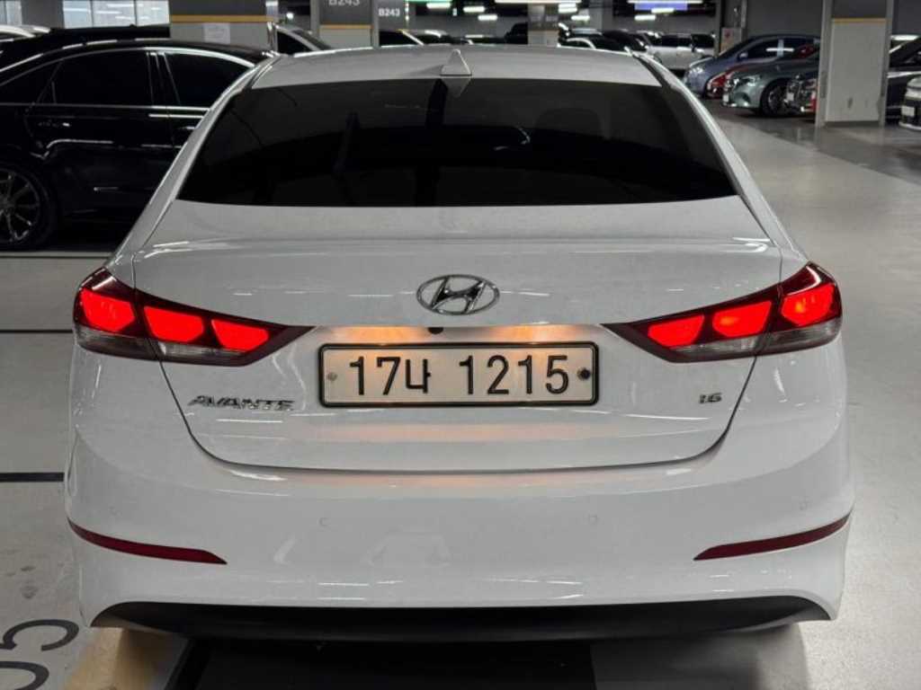HYUNDAI Avante - Vista 4