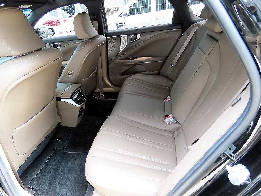 KIA K8 - Vista 6