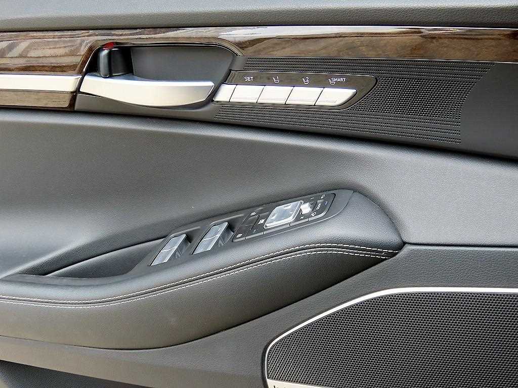 Genesis G90 - Vista 11