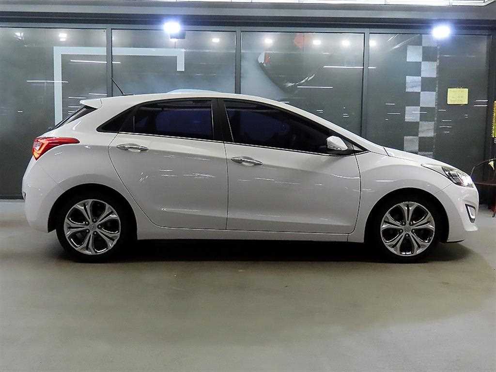 HYUNDAI i30 - Vista 3