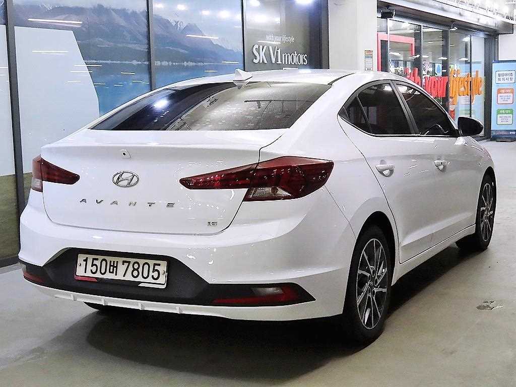HYUNDAI Avante - Vista 4