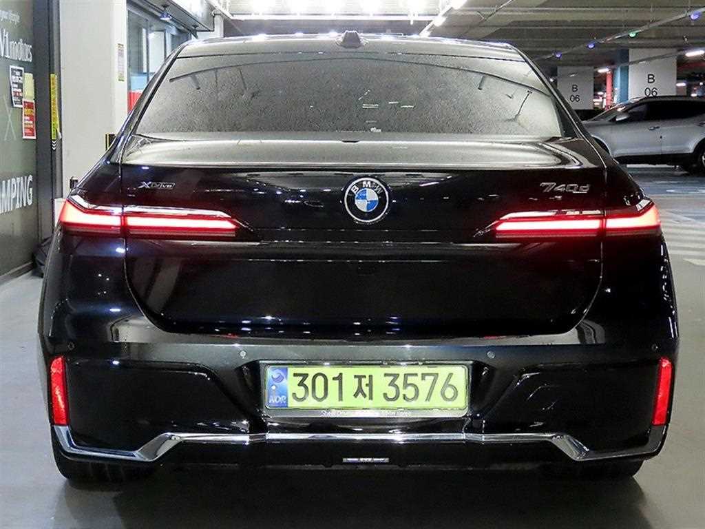 BMW 7 Series - Vista 5