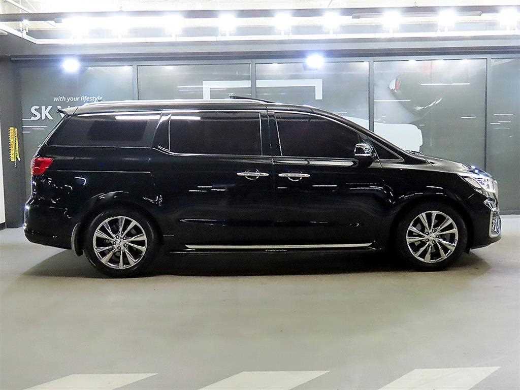 KIA Carnival - Vista 3