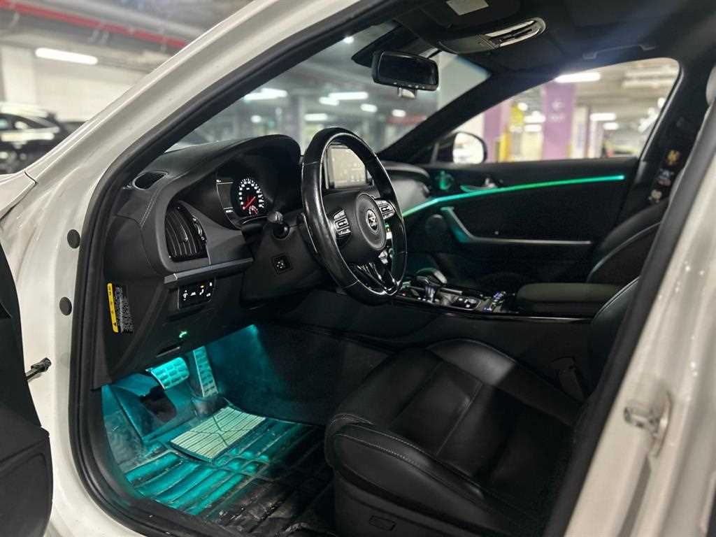 KIA Stinger - Vista 5