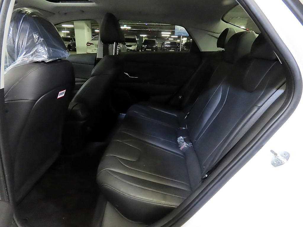 HYUNDAI Avante - Vista 7