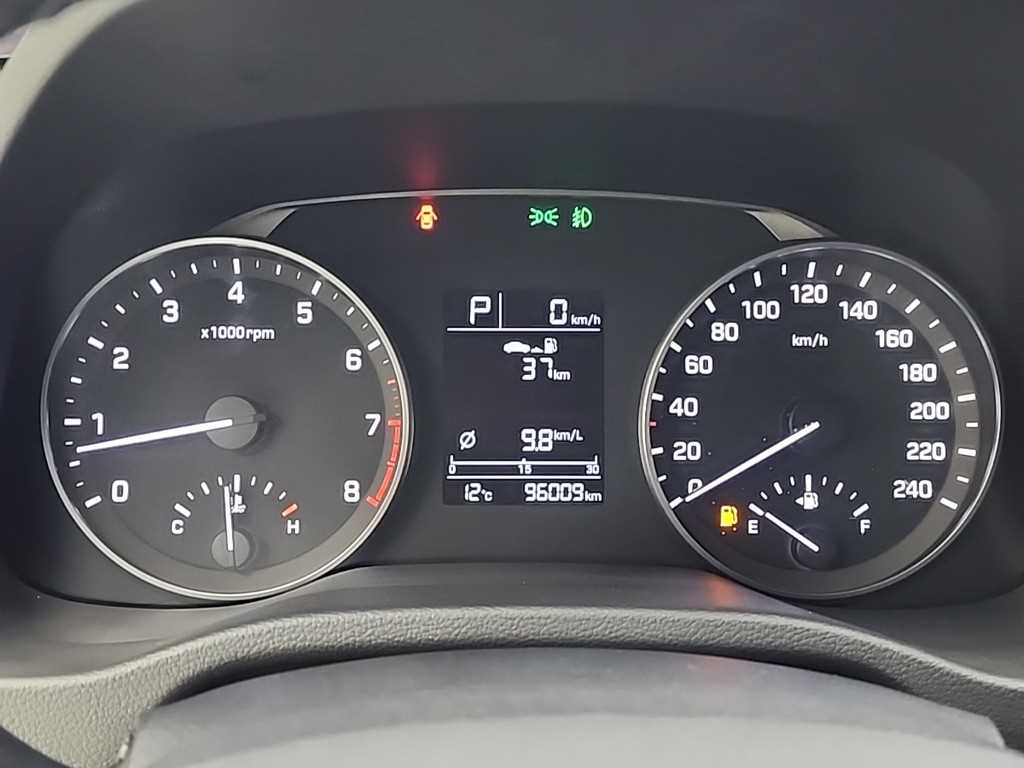 HYUNDAI Avante - Vista 6