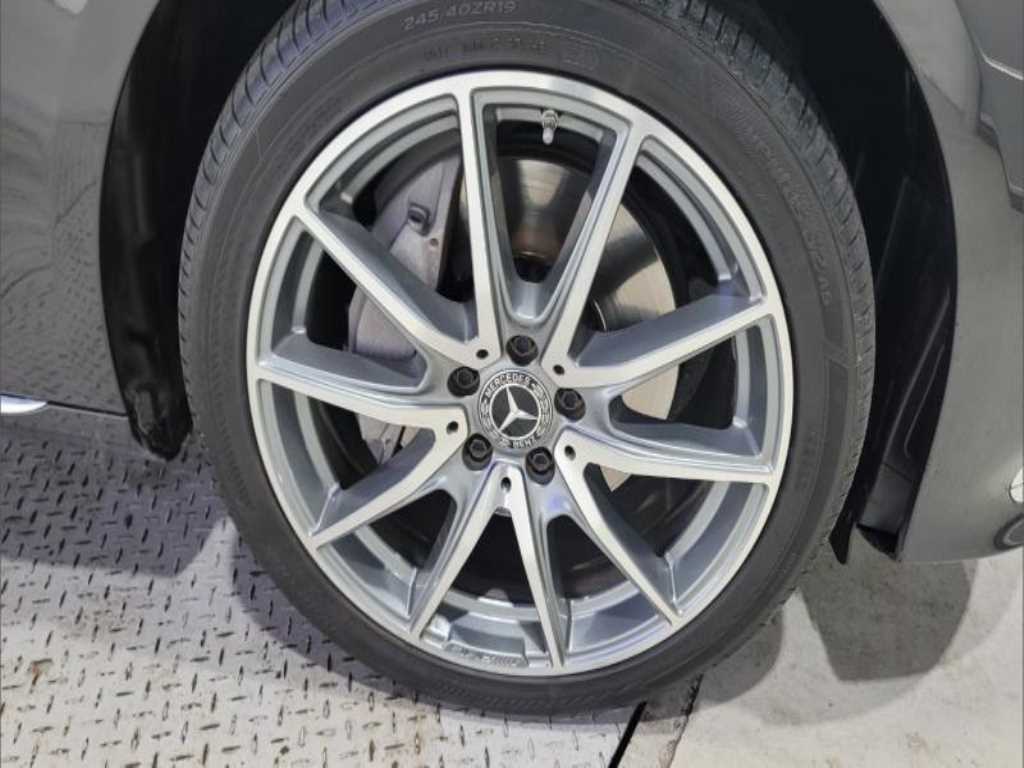Mercedes Benz E class - Vista 5