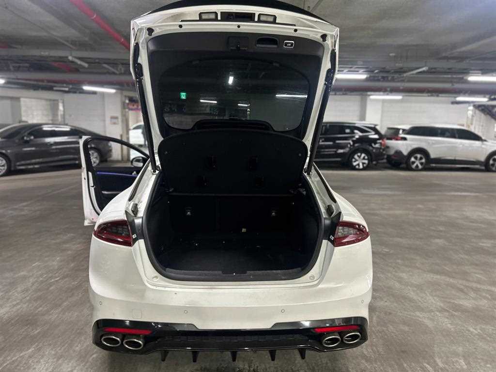 KIA Stinger - Vista 3