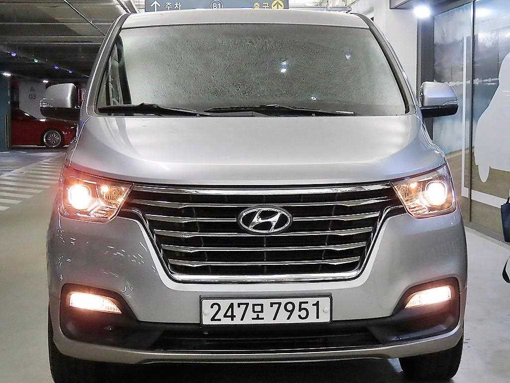 HYUNDAI Starex - Vista 2