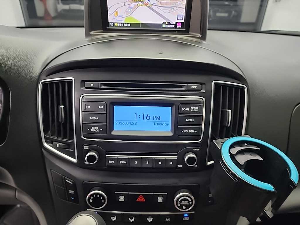 HYUNDAI Starex - Vista 10