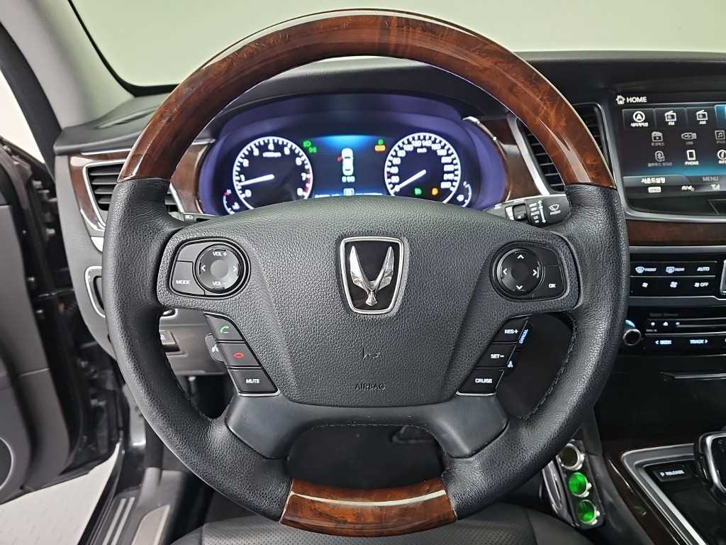 HYUNDAI Equus - Vista 9