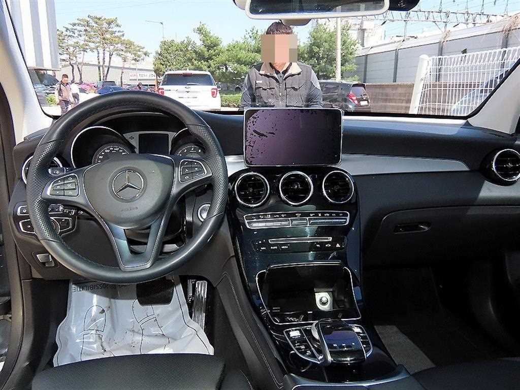Mercedes Benz GLC Class - Vista 7