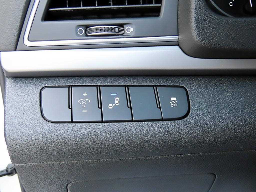 HYUNDAI Avante - Vista 12