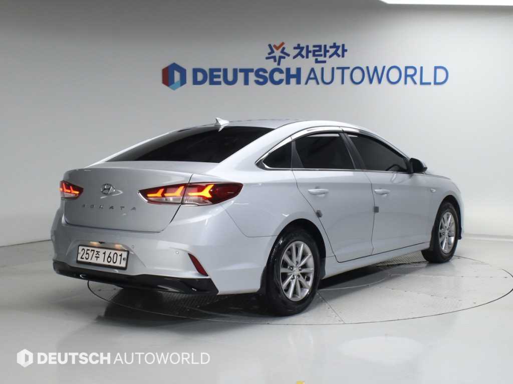HYUNDAI Sonata - Vista 2
